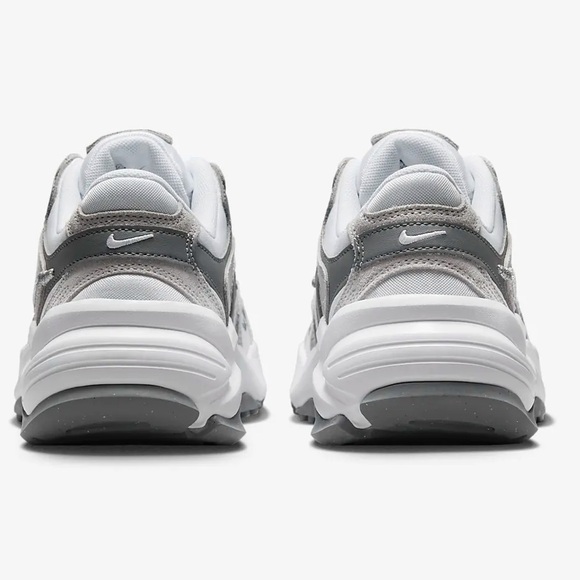 Nike - Picture 5 of 13